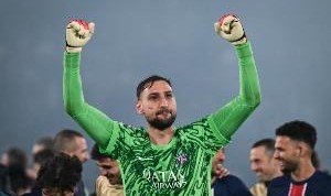 队报：多纳鲁马仍跟巴黎训练，曼联退出竞争&amp;他更接近加盟曼城