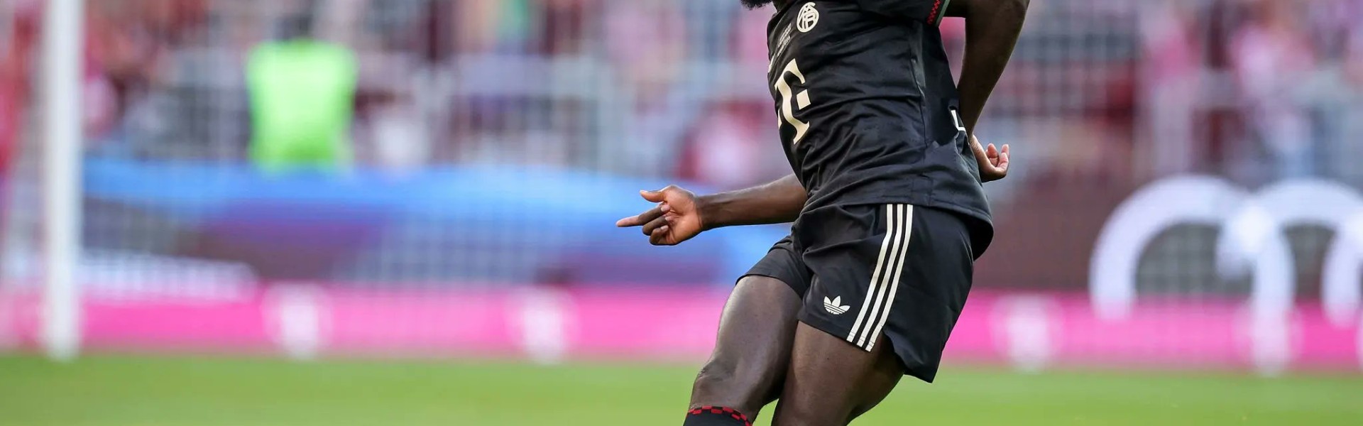 百家乐官网-图片报：拜仁将与于帕梅卡诺谈续约，潜在的解约条款或成谈判的阻碍