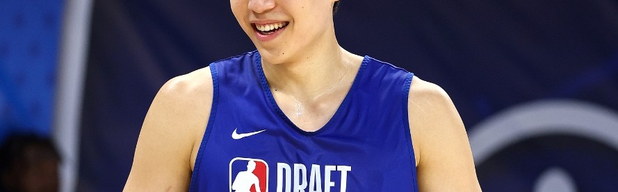 官方网站-媒体人称赞杨瀚森夏联首秀表现：长江后浪催前浪，这个开局太梦幻了