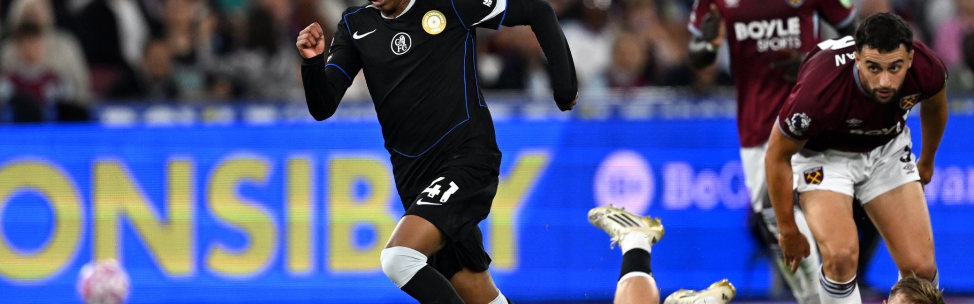 官方网站-埃斯特旺数据：32次传球送出1次助攻，3次过人2次成功