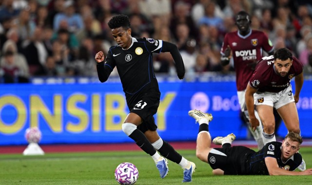 官方网站-埃斯特旺数据：32次传球送出1次助攻，3次过人2次成功