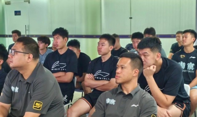 官方网站-辽宁北京宁波肯帝亚同曦等多队集体观看国庆阅兵仪式