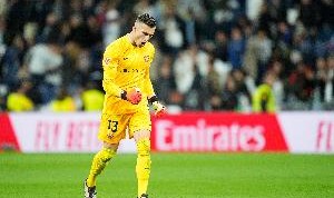 官方网站-世体：巴萨门将佩尼亚将续约一年，然后外租